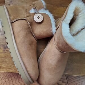 Ugg classic boots size 6